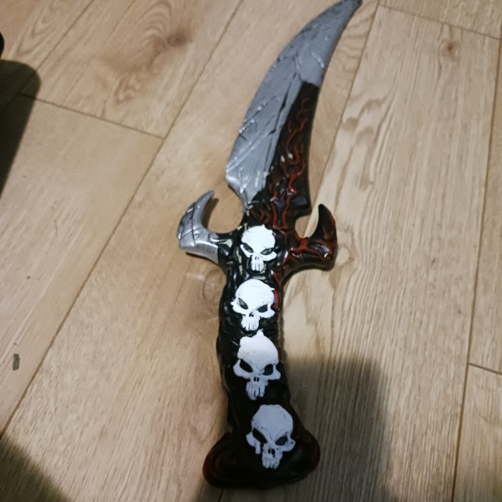 Costume Skull Knife